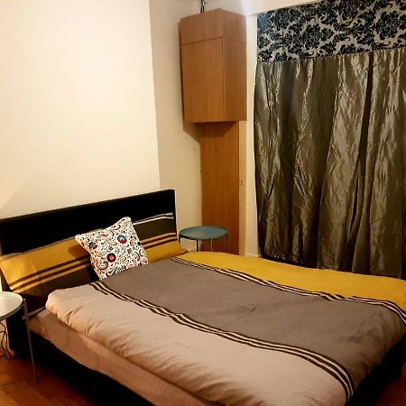 Bed and Breakfast Budget House In Gants Hill à Ilford Extérieur photo