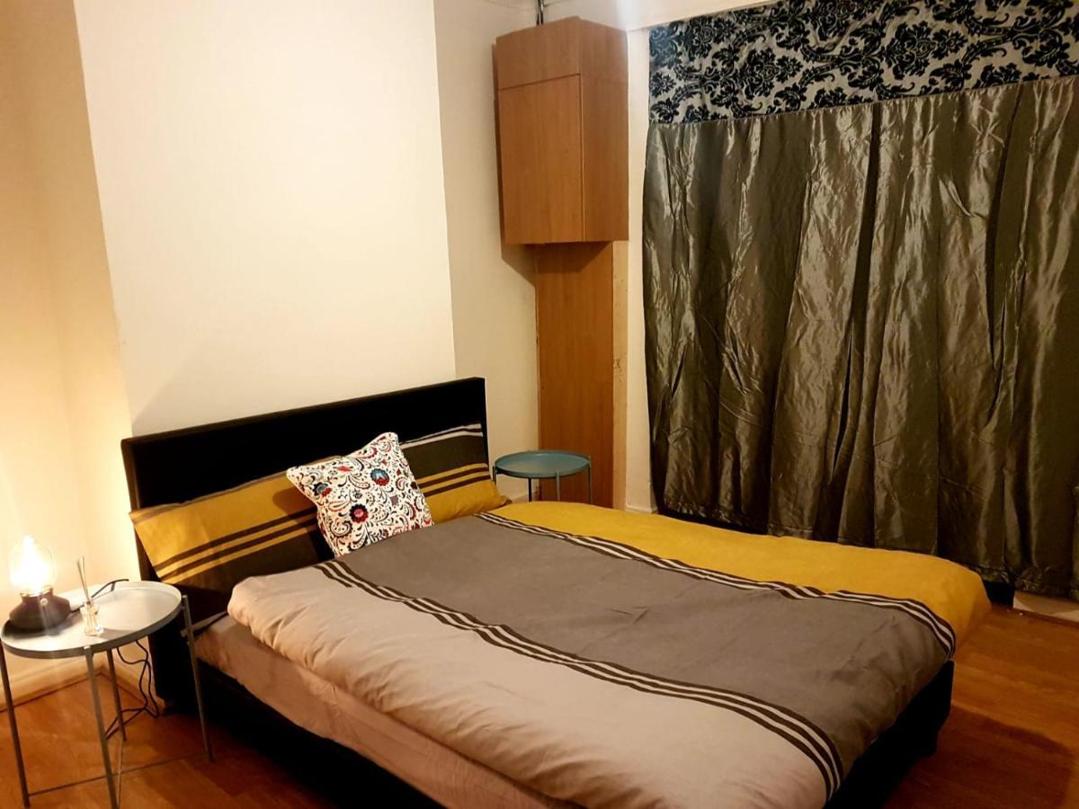 Bed and Breakfast Budget House In Gants Hill à Ilford Extérieur photo