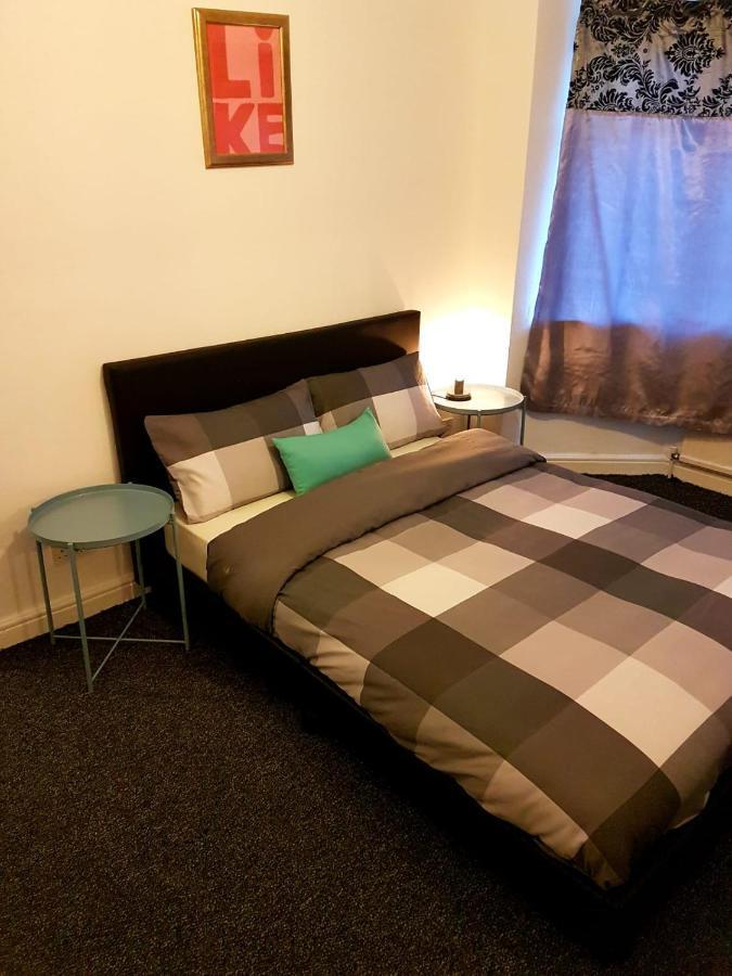 Bed and Breakfast Budget House In Gants Hill à Ilford Extérieur photo