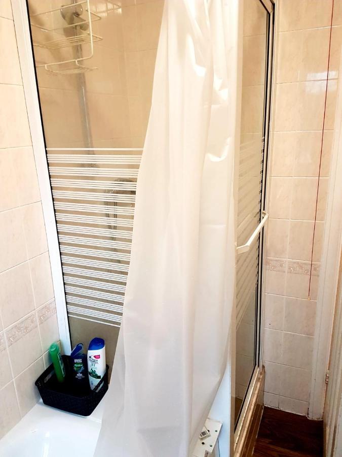 Bed and Breakfast Budget House In Gants Hill à Ilford Extérieur photo