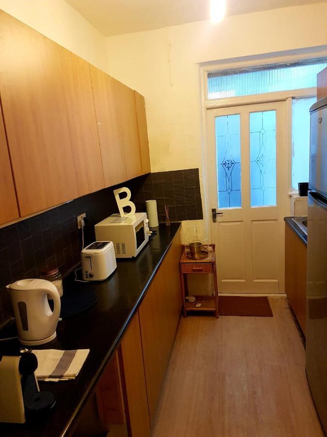 Bed and Breakfast Budget House In Gants Hill à Ilford Extérieur photo
