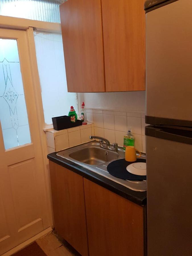 Bed and Breakfast Budget House In Gants Hill à Ilford Extérieur photo